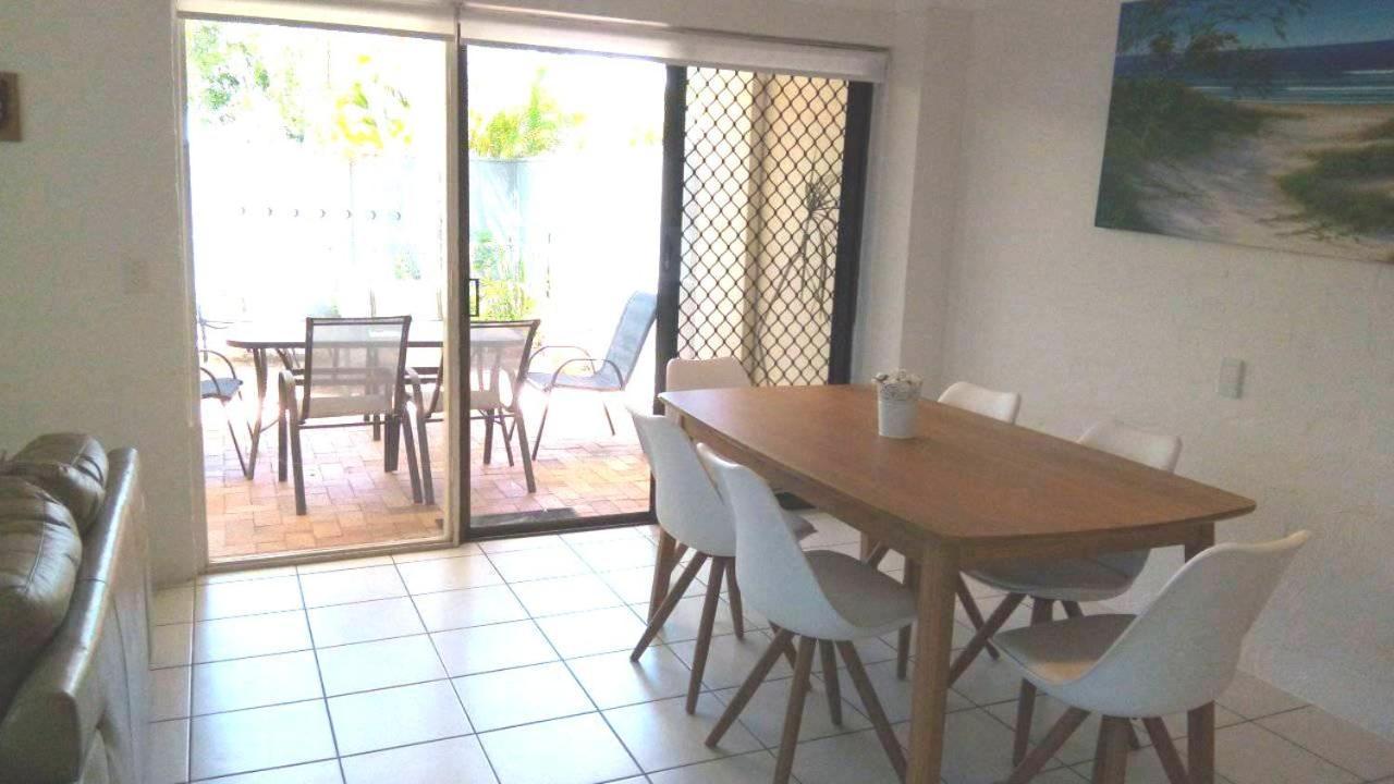 Le Court Villas Noosa Heads Buitenkant foto