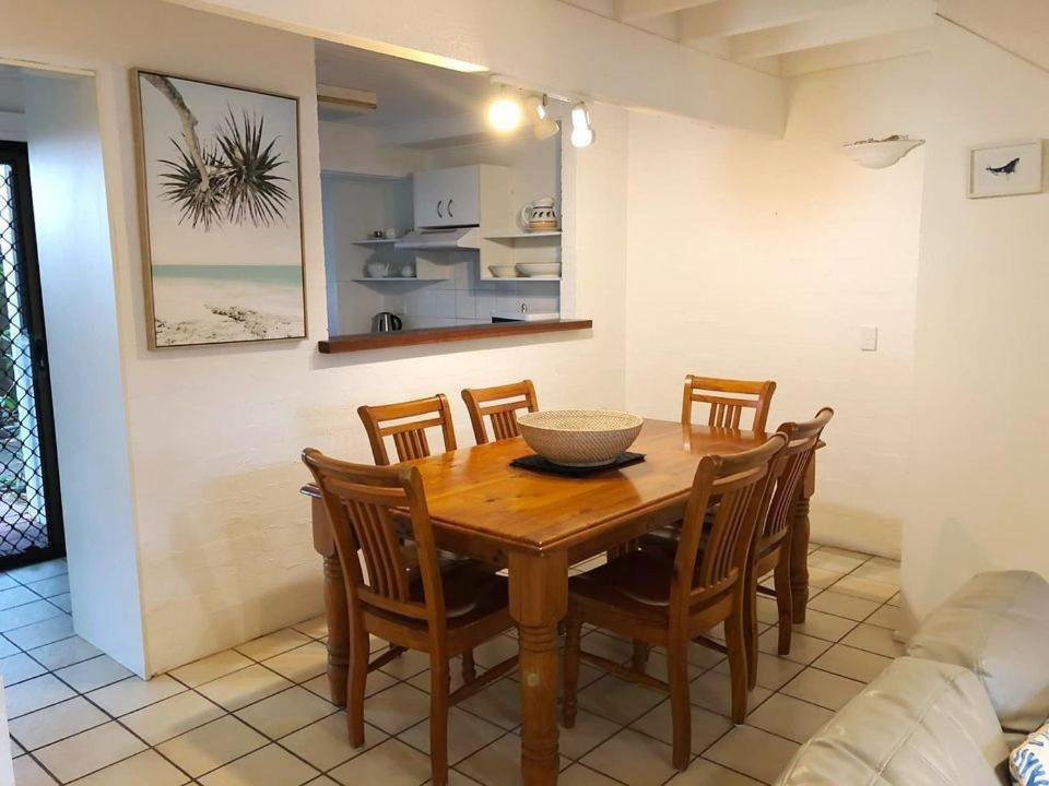 Le Court Villas Noosa Heads Buitenkant foto