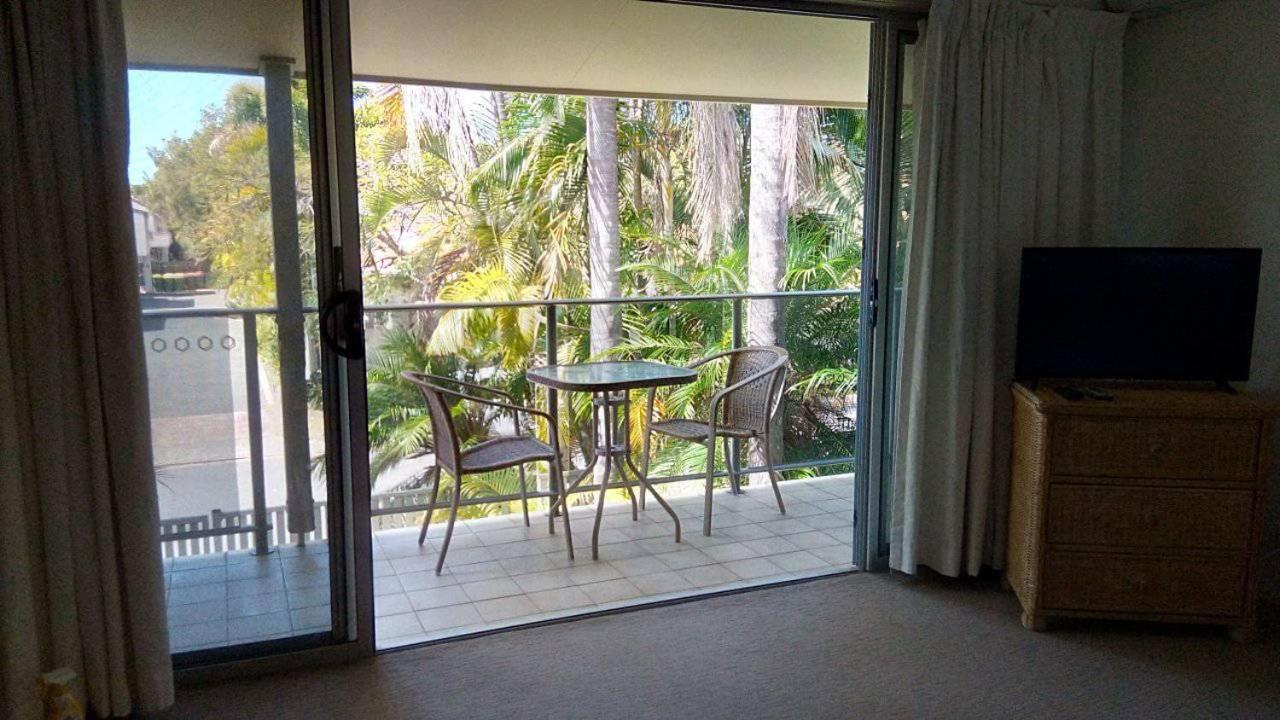 Le Court Villas Noosa Heads Kamer foto