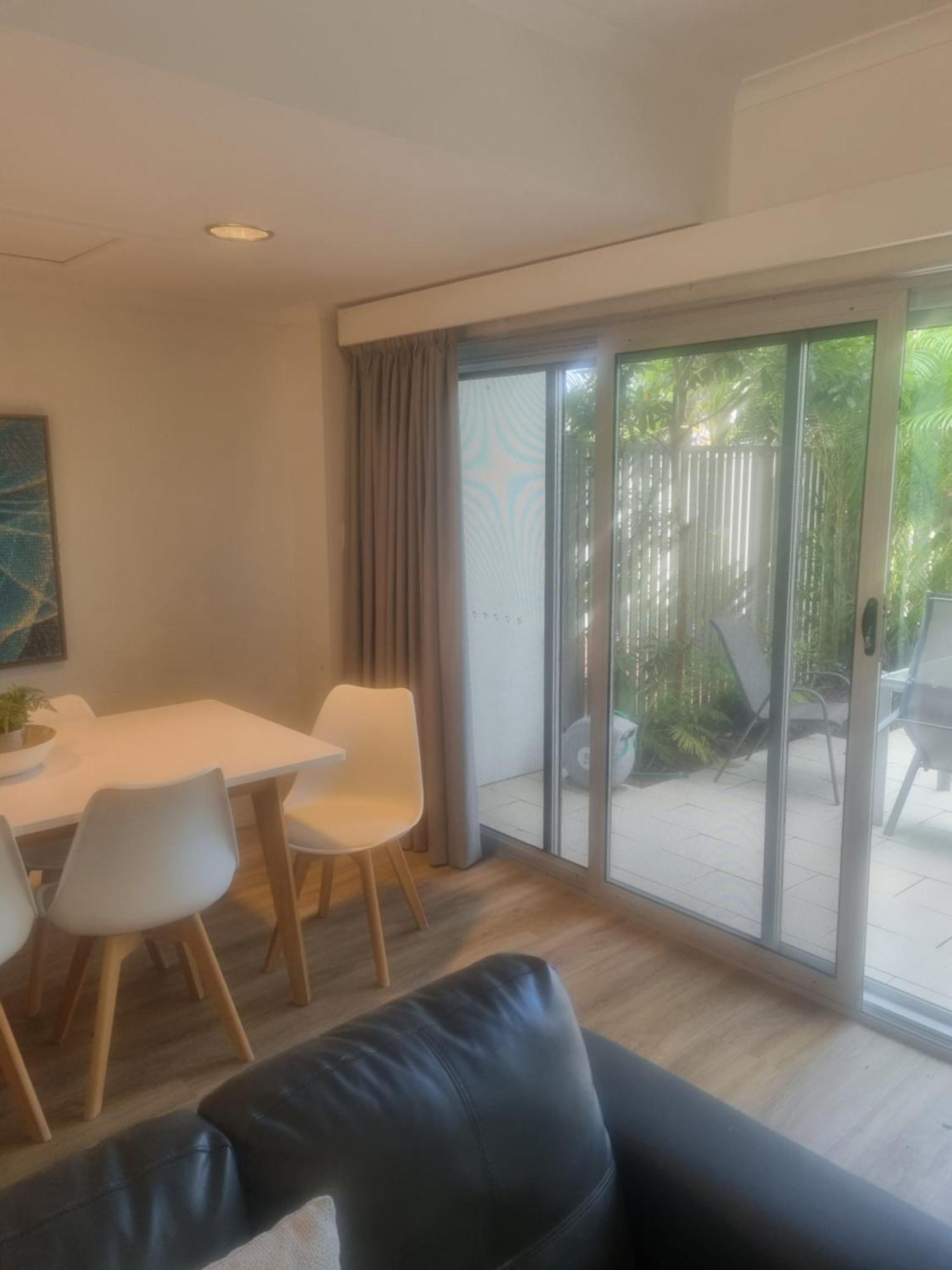 Le Court Villas Noosa Heads Buitenkant foto